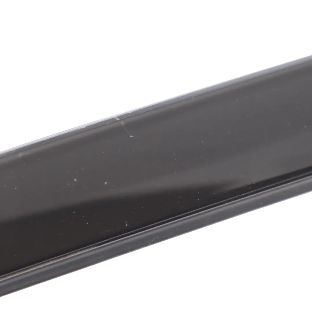 Windscreen Front Top Trim Seal Gasket Strip Right O/S to Mercedes X253 with Part number A2536906000 Mercedes X253 Windscreen Front Top Trim Seal Gasket Strip Right O/S - SKU A2536906000 - Part number A2536906000