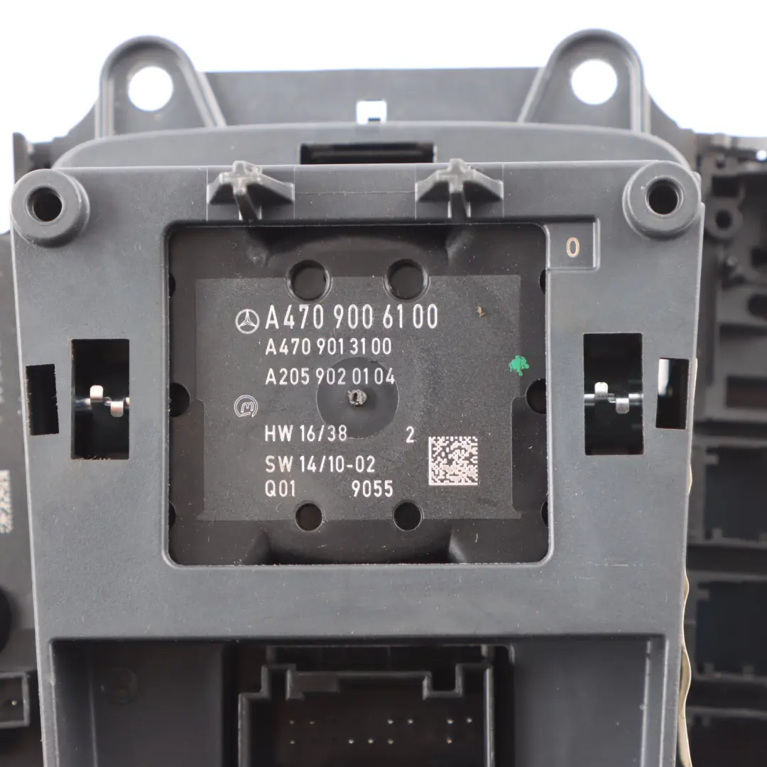 W470 Sat Nav Radio Control Unit Panel Switch Button to Mercedes with Part number A4709006100 Mercedes W470 Sat Nav Radio Control Unit Panel Switch Button - SKU A4709006100 - Part number A4709006100