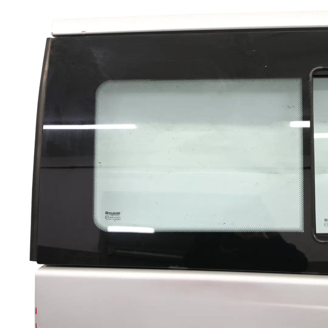 Drzwi Przesuwne Boczne Prawy Tył Brilliant Silver 9744 do Mercedes Vito W639 o numerze A6397302605 Mercedes Vito W639 Drzwi Przesuwne Boczne Prawy Tył Brilliant Silver 9744 - SKU A6397302605-BRS - Numer Części A6397302605