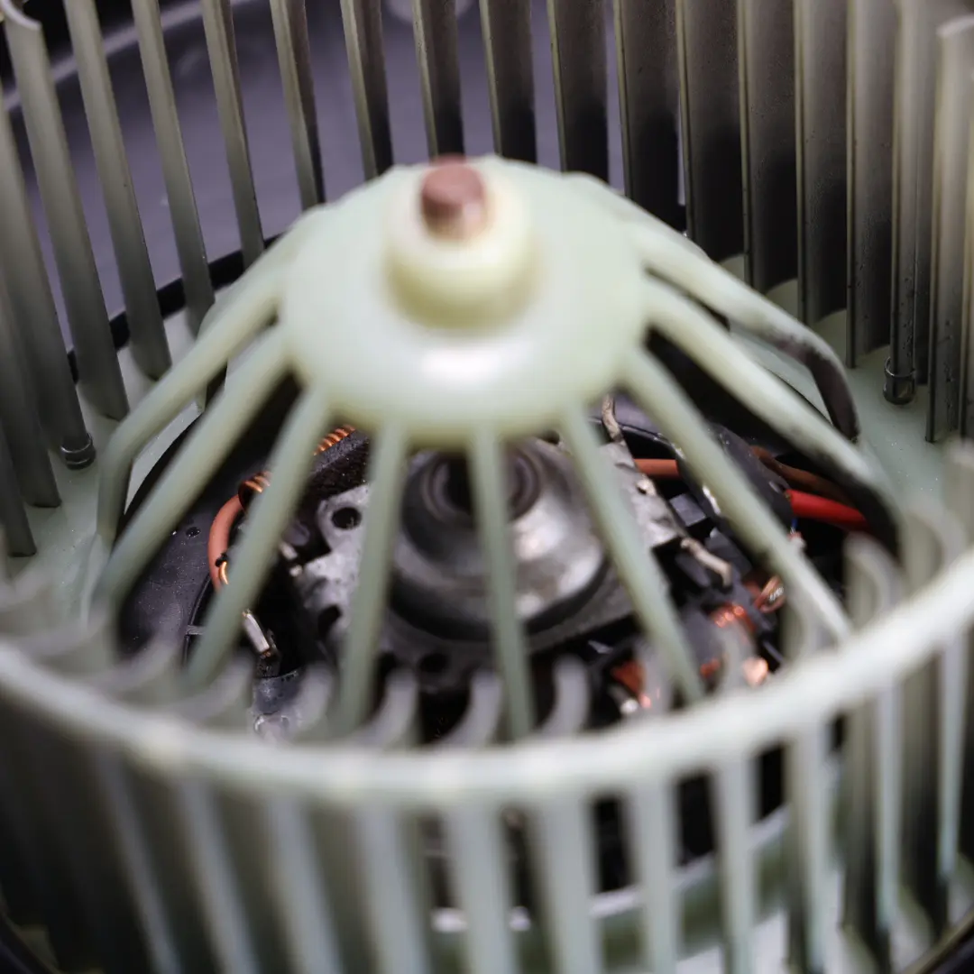 Sistema Di Climatizzazione Con Soffiante Posteriore A0008358004 per Mercedes W639 con numero di parte A6398302360 Mercedes W639 Sistema Di Climatizzazione Con Soffiante Posteriore A0008358004 - SKU A6398302360-1 - Numero di parte A6398302360