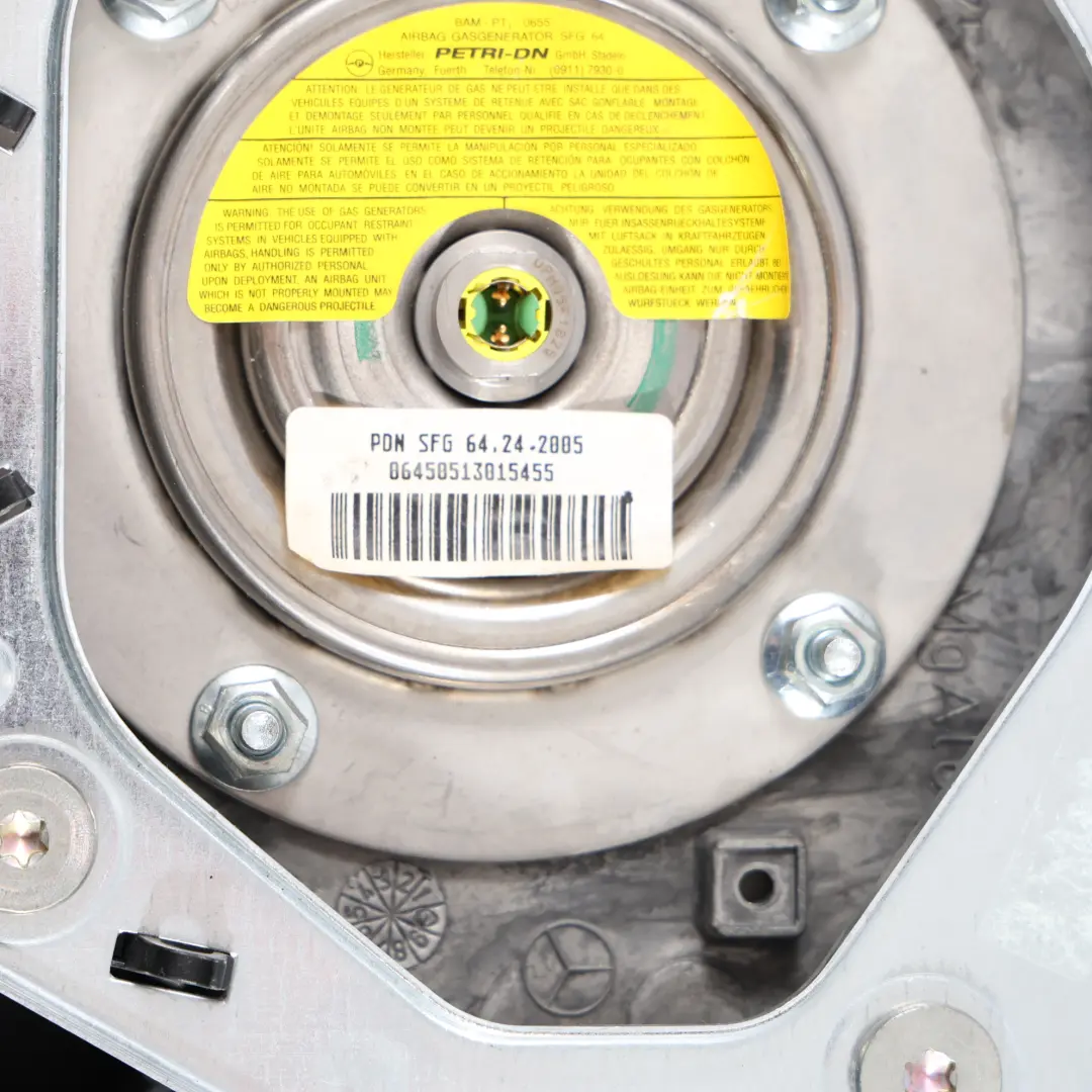 Poduszka Powietrzna Kierownicy Czarna do Mercedes Vito W639 o numerze A6398601802 Mercedes Vito W639 Poduszka Powietrzna Kierownicy Czarna - SKU A6398601802-1 - Numer Części A6398601802