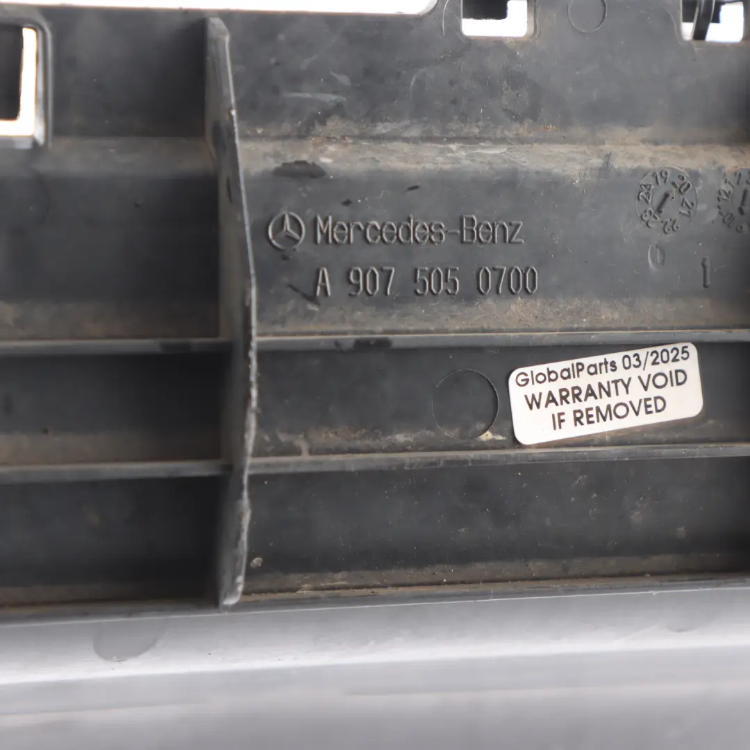 W907 Unterer Kühler Luft Einlass Kanal Segment für Mercedes mit Teilenummer A9075050700 Mercedes W907 Unterer Kühler Luft Einlass Kanal Segment - SKU A9075050700 - Teilenummer A9075050700