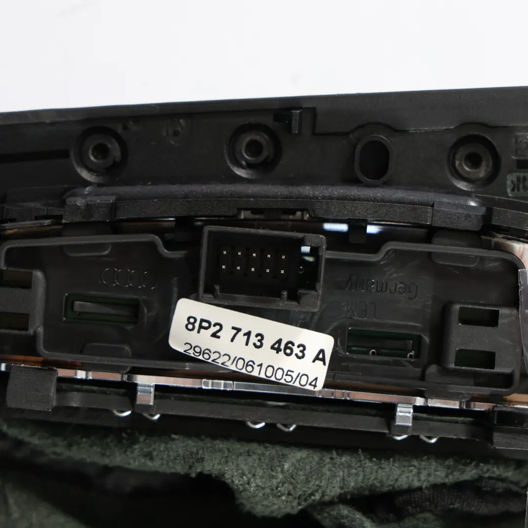 Selector Lever Knob Cover Leather Automatic Gearbox to Audi A3 8P Gear with Part number 8P2713463A Audi A3 8P Gear Selector Lever Knob Cover Leather Automatic Gearbox - SKU RHD-8P2713463A-2 - Part number 8P2713463A