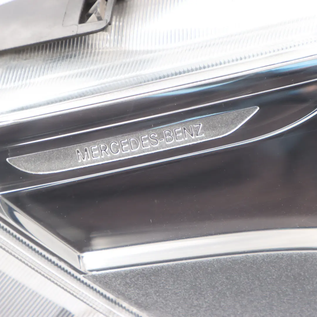 W907 W910 Headlamp Front Light Lamp Halogen Right O/S to Mercedes with Part number A9109060300 Mercedes W907 W910 Headlamp Front Light Lamp Halogen Right O/S - SKU RHD-A9109060300 - Part number A9109060300