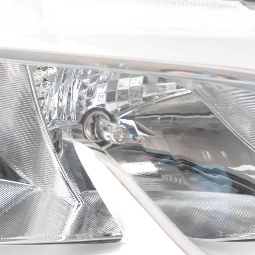 W907 W910 Headlamp Front Light Lamp Halogen Right O/S to Mercedes with Part number A9109060300 Mercedes W907 W910 Headlamp Front Light Lamp Halogen Right O/S - SKU RHD-A9109060300 - Part number A9109060300