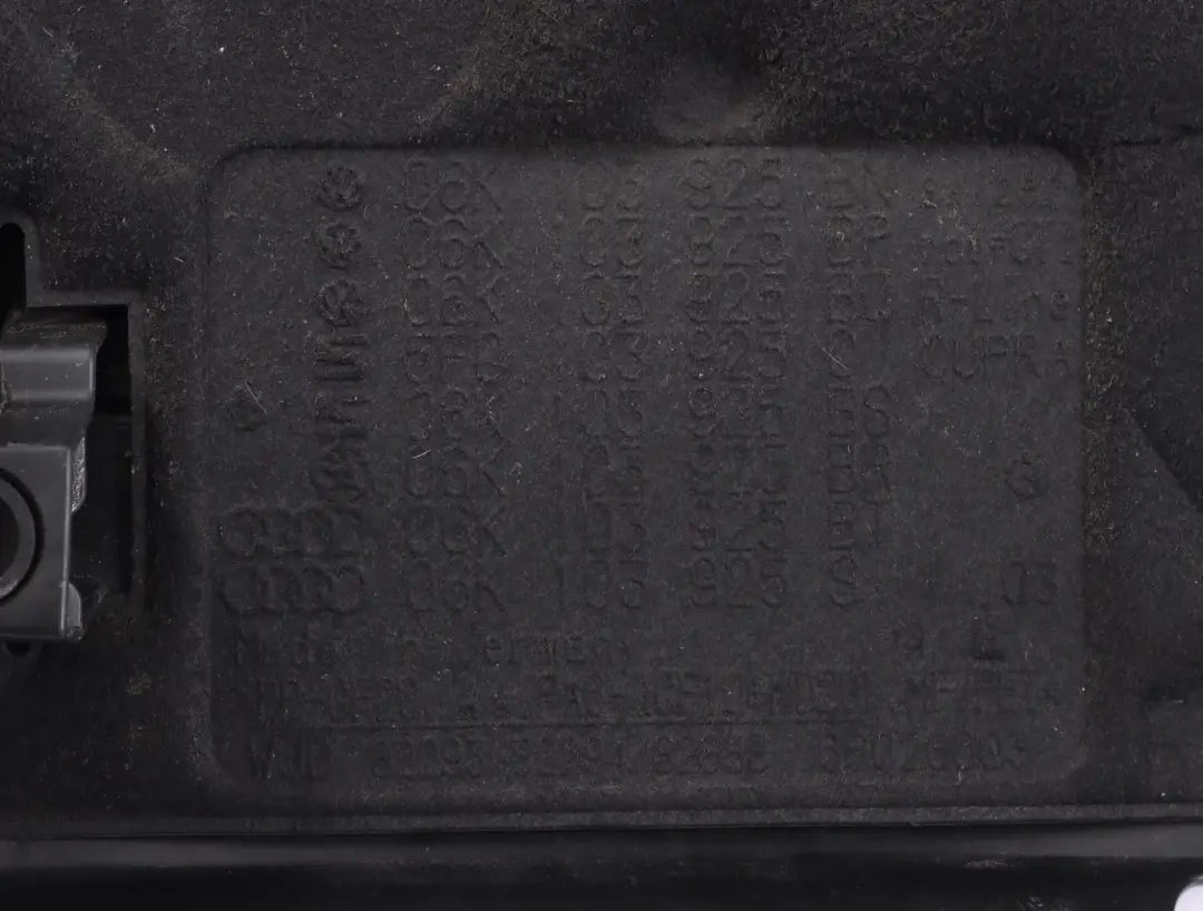 Audi Q3 8U 2.0 TFSI Górna Pokrywa Panel Osłona Silnika - SKU 06K103925S - Numer Części 06K103925S