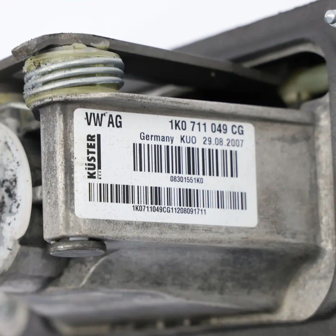 Drążek Wybierak Dźwignia Zmiany Biegów Manual do Audi A3 8P o numerze 1K0711049CG Audi A3 8P Drążek Wybierak Dźwignia Zmiany Biegów Manual - SKU 1K0711049CG-1 - Numer Części 1K0711049CG