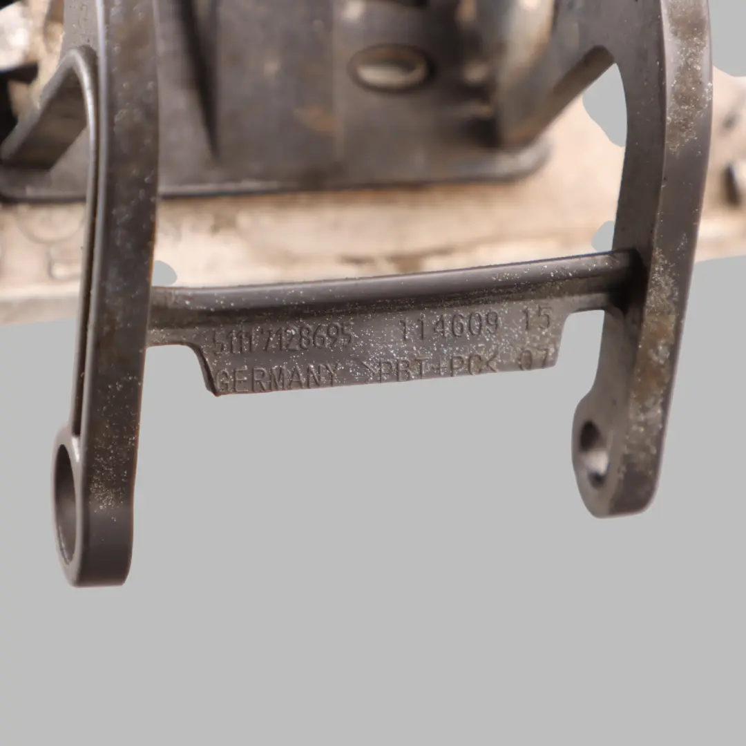 Spray Nozzle Flap Right O/S Alpinweiss 3 - 300 7200756 to BMW F07 GT Cover with Part number 2163766 BMW F07 GT Cover Spray Nozzle Flap Right O/S Alpinweiss 3 - 300 7200756 - SKU 2163766-AW - Part number 2163766