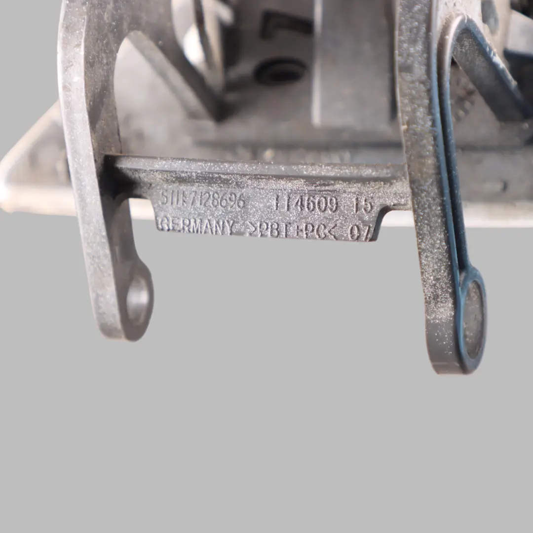 Spray Nozzle Flap Right O/S Alpinweiss 3 - 300 7200756 to BMW F07 GT Cover with Part number 2163767 BMW F07 GT Cover Spray Nozzle Flap Right O/S Alpinweiss 3 - 300 7200756 - SKU 2163767-AW - Part number 2163767