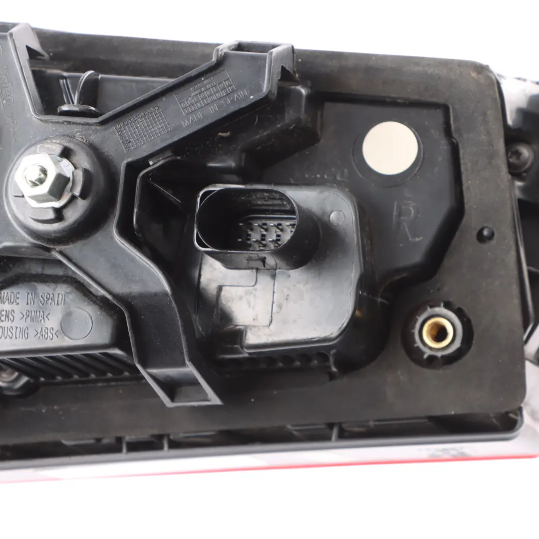 Audi A6 C7 Lampa Tylna Klapa Bagażnika Prawa - SKU 4G5945094E - Numer Części 4G5945094E