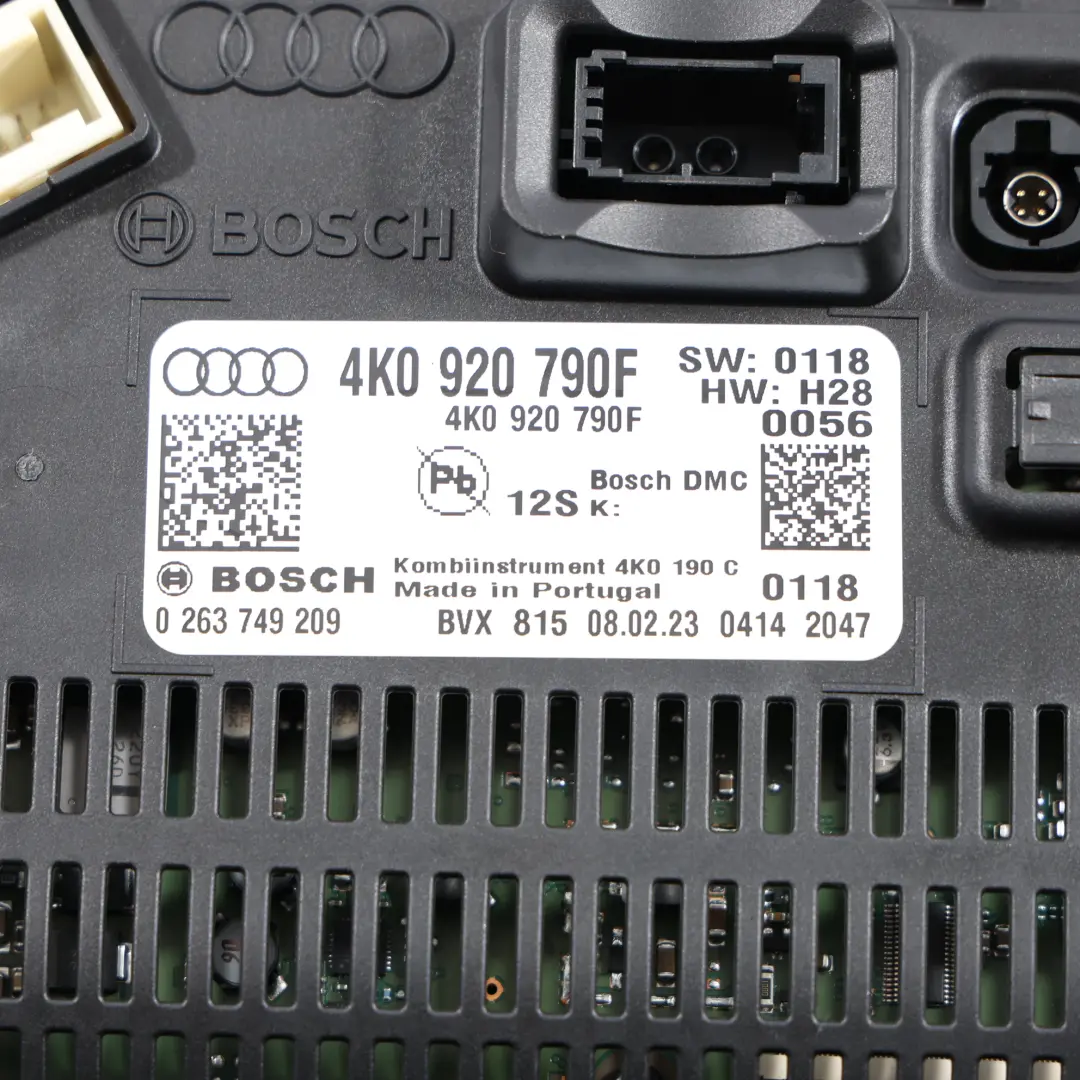 Prędkościomierz Zegary Licznik Benzyna Automat do Audi A3 8V o numerze 4K0920790F Audi A3 8V Prędkościomierz Zegary Licznik Benzyna Automat - SKU 4K0920790F - Numer Części 4K0920790F