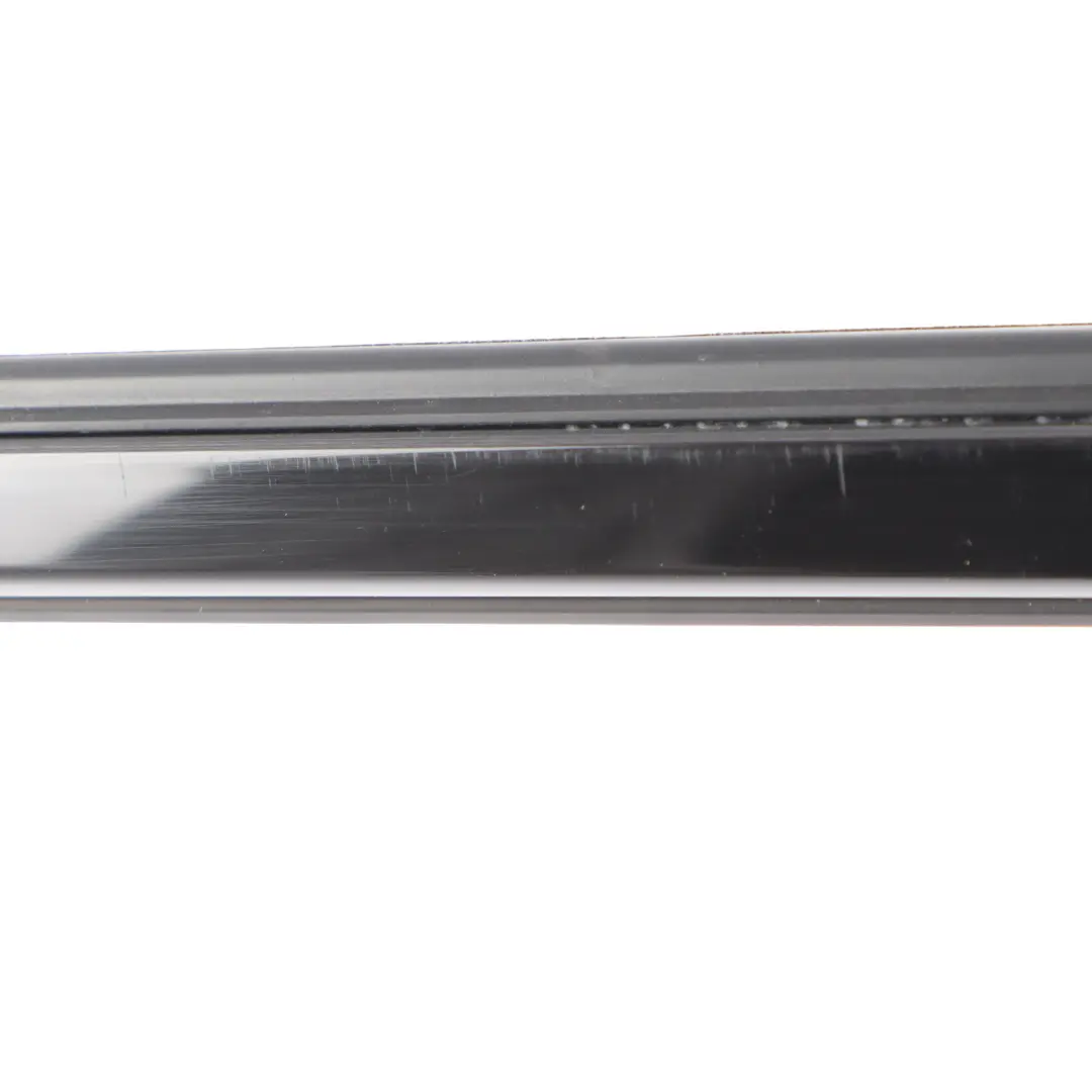 Audi Q7 4M Bande Garniture Vitre Porte Arrière Droite Noir Brillant - SKU 4M0853764C - Numéro de pièce 4M0853764C