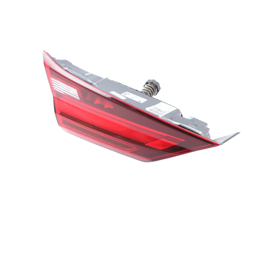 Lampa Światło W Klapę Bagażnika Lewy Tył do BMW F40 o numerze 5A55FB5 BMW F40 Lampa Światło W Klapę Bagażnika Lewy Tył - SKU 5A55FB5 - Numer Części 5A55FB5