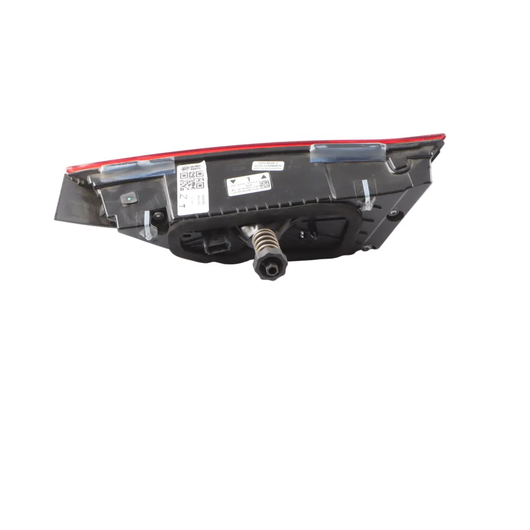 Lampa Światło W Klapę Bagażnika Lewy Tył do BMW F40 o numerze 5A55FB5 BMW F40 Lampa Światło W Klapę Bagażnika Lewy Tył - SKU 5A55FB5 - Numer Części 5A55FB5