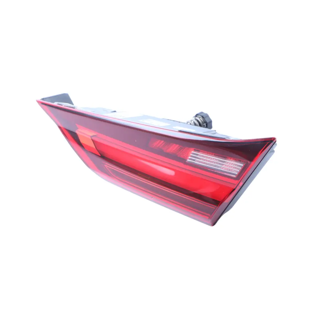 Luce Posteriore Nel Bagagliaio Coperchio Destro Luce Interna per BMW F40 con numero di parte 5A55FB6 BMW F40 Luce Posteriore Nel Bagagliaio Coperchio Destro Luce Interna - SKU 5A55FB6 - Numero di parte 5A55FB6