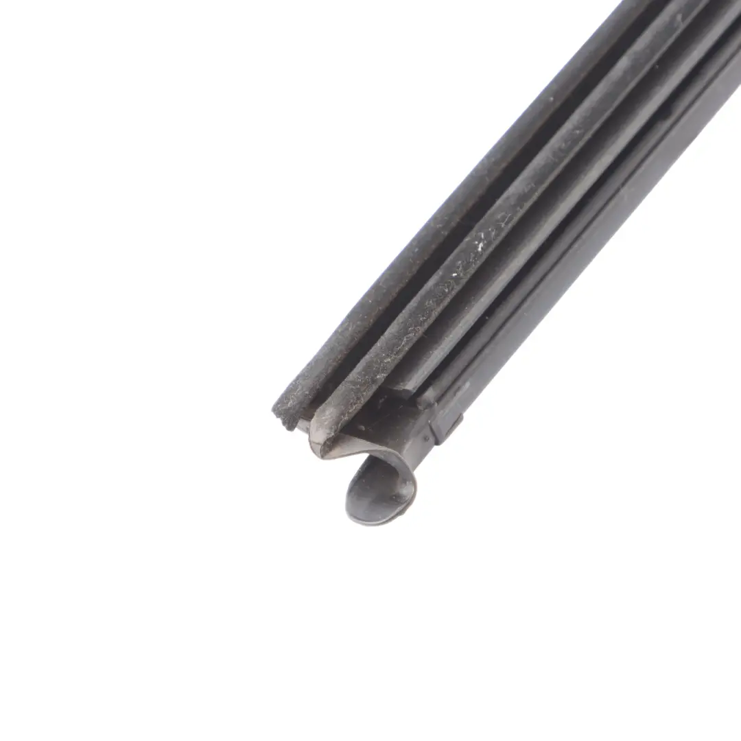 Joint D'Étanchéité De Vitre Intérieure Avant Droite pour Volkswagen Golf 6 à propos du numéro de pièce 5K4837480B Volkswagen Golf 6 Joint D'Étanchéité De Vitre Intérieure Avant Droite - SKU 5K4837480B - Numéro de pièce 5K4837480B