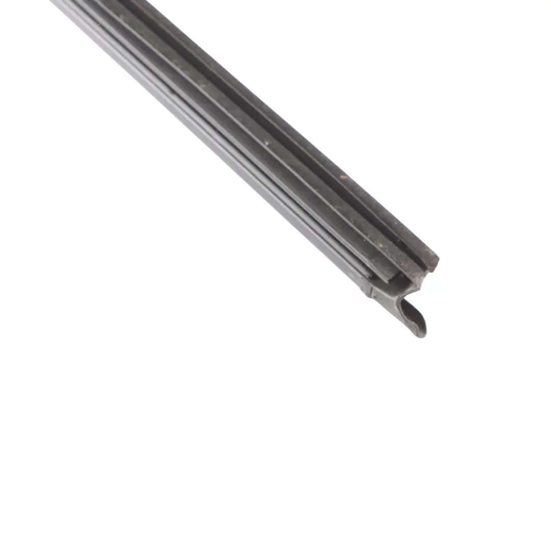 Anteriore Interna Finestra Apertura Destra Guarnizione per VW Golf 6 con numero di parte 5K4837480B VW Golf 6 Anteriore Interna Finestra Apertura Destra Guarnizione - SKU 5K4837480B - Numero di parte 5K4837480B