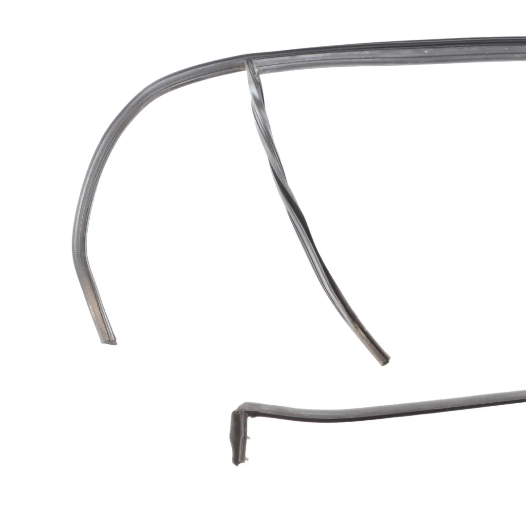 Guarnizione Finestrino Porta Posteriore Guarnizione per Volkswagen Golf 6 con numero di parte 5K6839431E Volkswagen Golf 6 Guarnizione Finestrino Porta Posteriore Guarnizione - SKU 5K6839431E - Numero di parte 5K6839431E