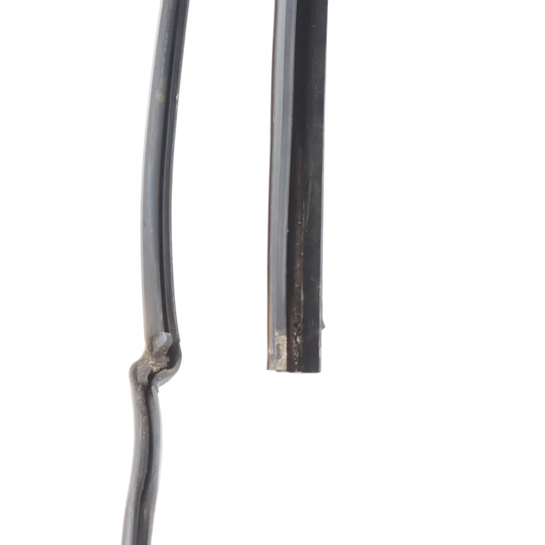 Guarnizione Finestrino Porta Posteriore Guarnizione per Volkswagen Golf 6 con numero di parte 5K6839431E Volkswagen Golf 6 Guarnizione Finestrino Porta Posteriore Guarnizione - SKU 5K6839431E - Numero di parte 5K6839431E