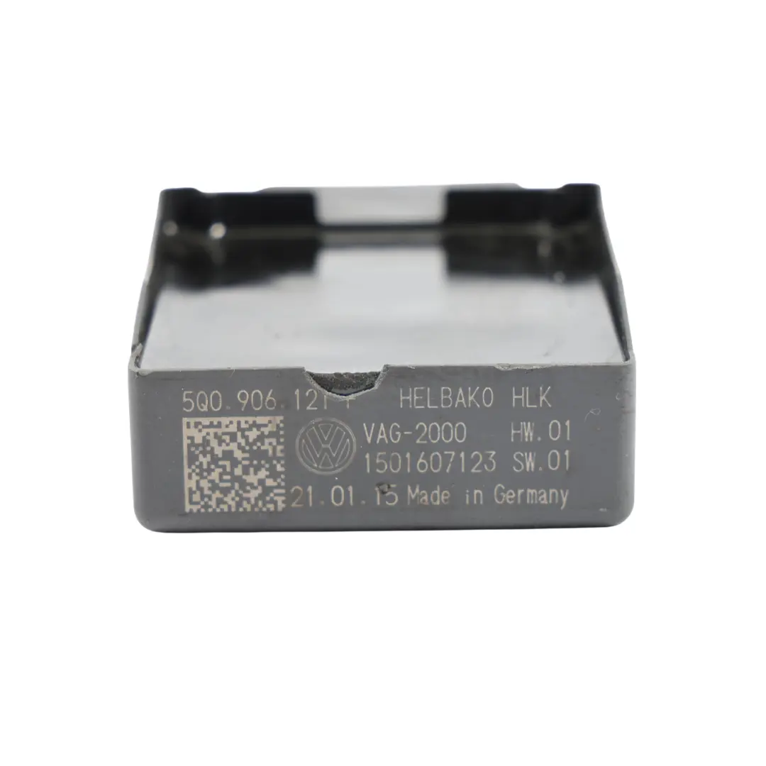 Audi Q3 8U 2.0 TDI Module Relais Commande Pompe Carburant ECU - SKU 5Q0906121F - Numéro de pièce 5Q0906121F