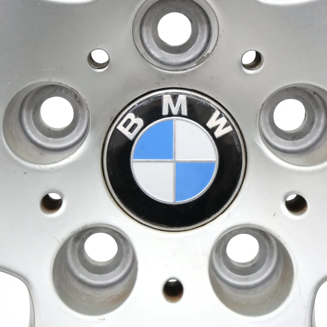Silberne Leichtmetallfelge 17" Sternspeiche 185 8J ET:34 für BMW E90 E91 E92 mit Teilenummer 6764623 BMW E90 E91 E92 Silberne Leichtmetallfelge 17" Sternspeiche 185 8J ET:34 - SKU 6764623-2 - Teilenummer 6764623