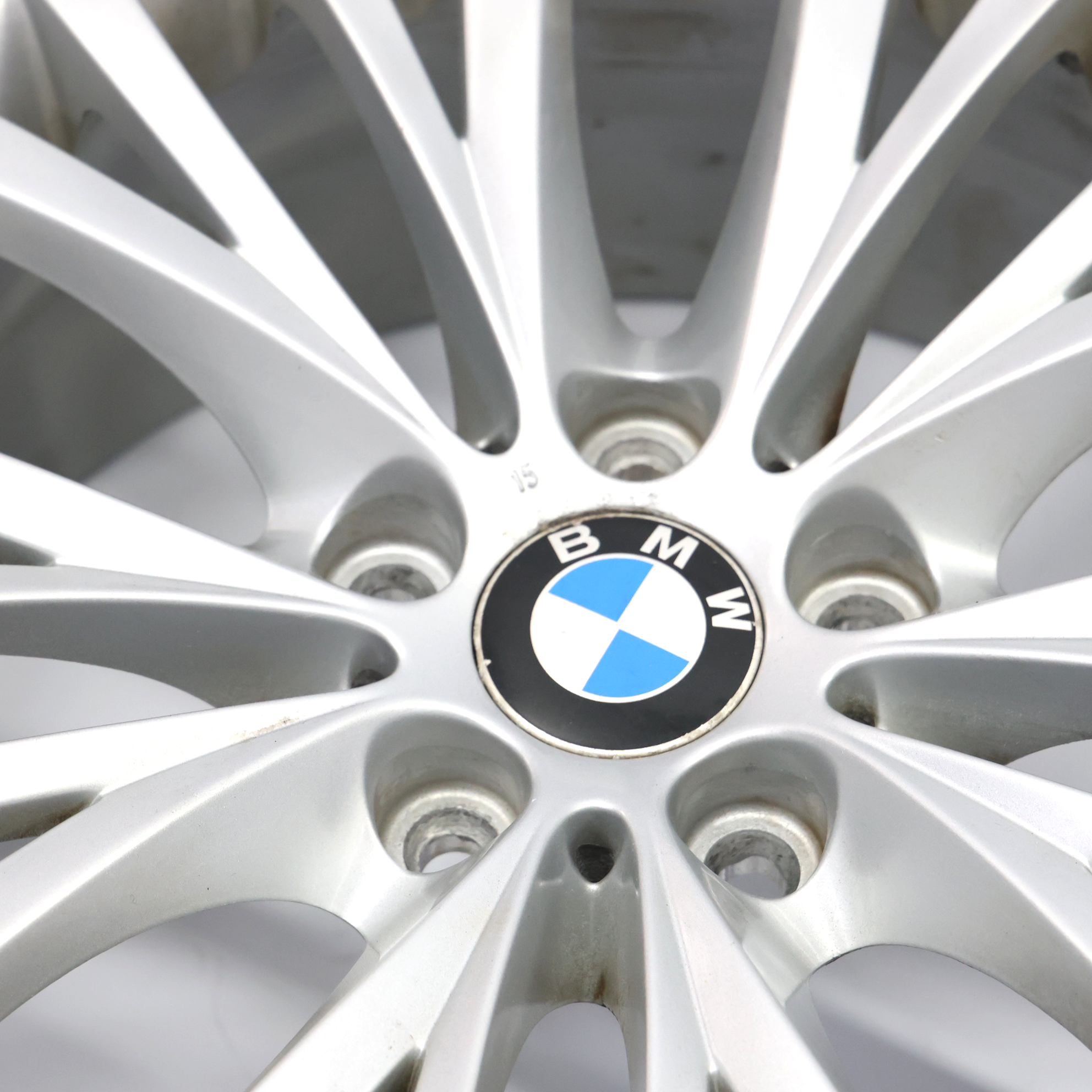 front-silver-alloy-wheel-rim-