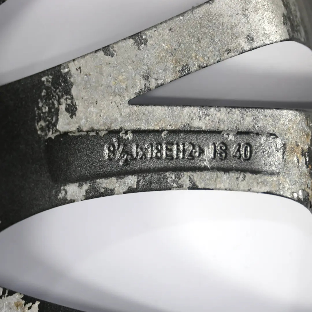 Jante arrière alliage argenté 18" Multispoke 293 ET:40 8.5J pour BMW Z4 E89 à propos du numéro de pièce 6785251 BMW Z4 E89 Jante arrière alliage argenté 18" Multispoke 293 ET:40 8.5J - SKU 6785251-1 - Numéro de pièce 6785251