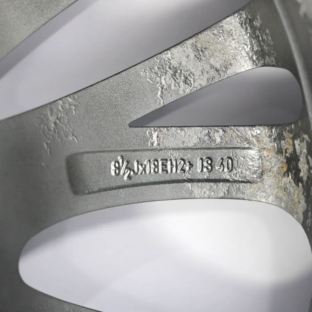 llanta trasera aleación plata 18" Styling 293 ET:40 8.5J para BMW Z4 E89 con número de pieza 6785251 BMW Z4 E89 llanta trasera aleación plata 18" Styling 293 ET:40 8.5J - SKU 6785251-2 - Número de pieza 6785251