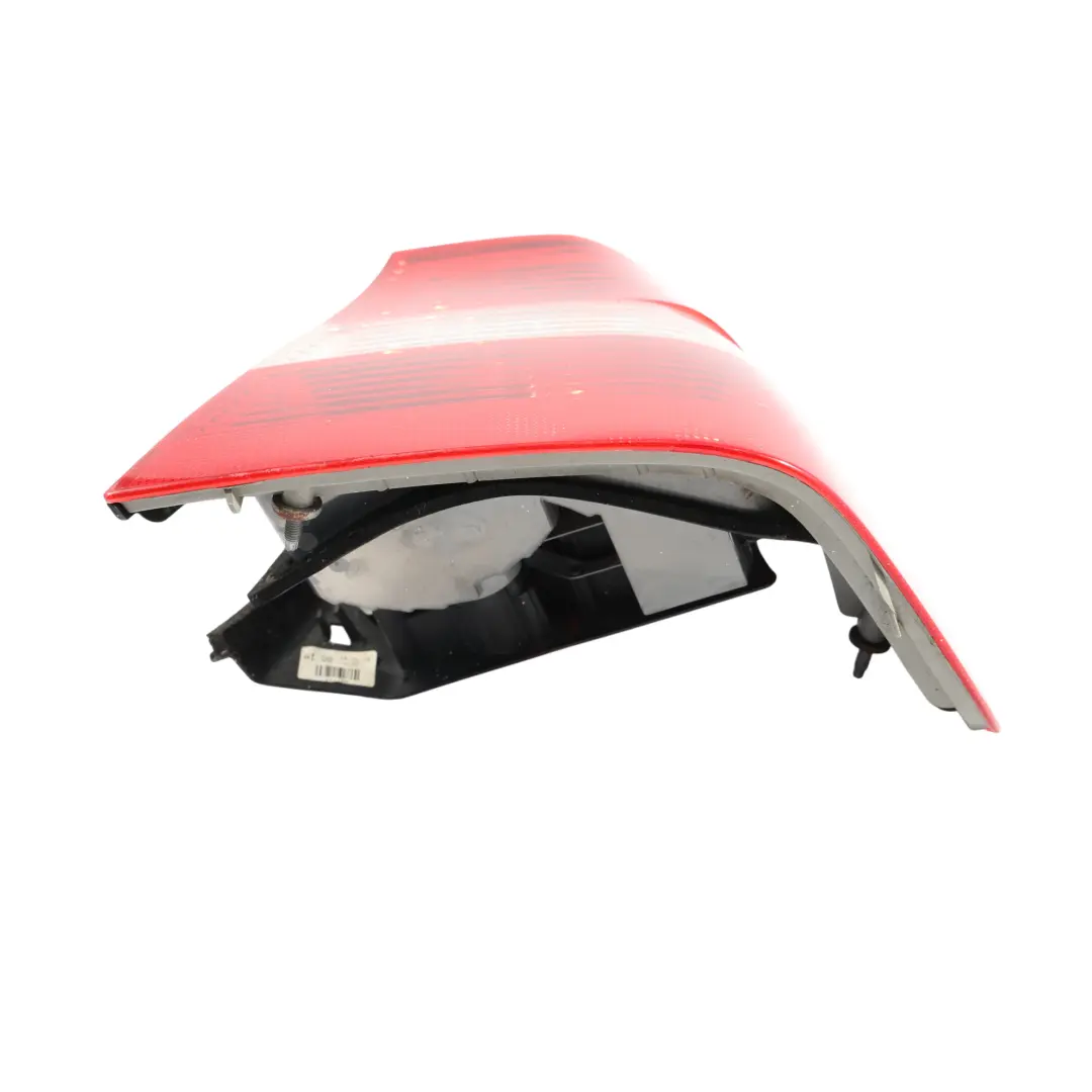 Light In The Side Outer Panel White Right O/S to BMW E46 Rear with Part number 6946536 BMW E46 Rear Light In The Side Outer Panel White Right O/S - SKU 6910532 - Part number 6946536