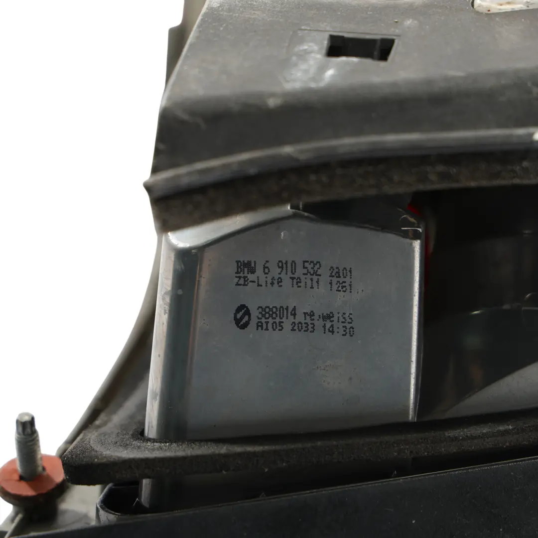 Fanale Posteriore Nel Pannello Esterno Laterale Destro Bianco per BMW E46 con numero di parte 6946536 BMW E46 Fanale Posteriore Nel Pannello Esterno Laterale Destro Bianco - SKU 6910532 - Numero di parte 6946536