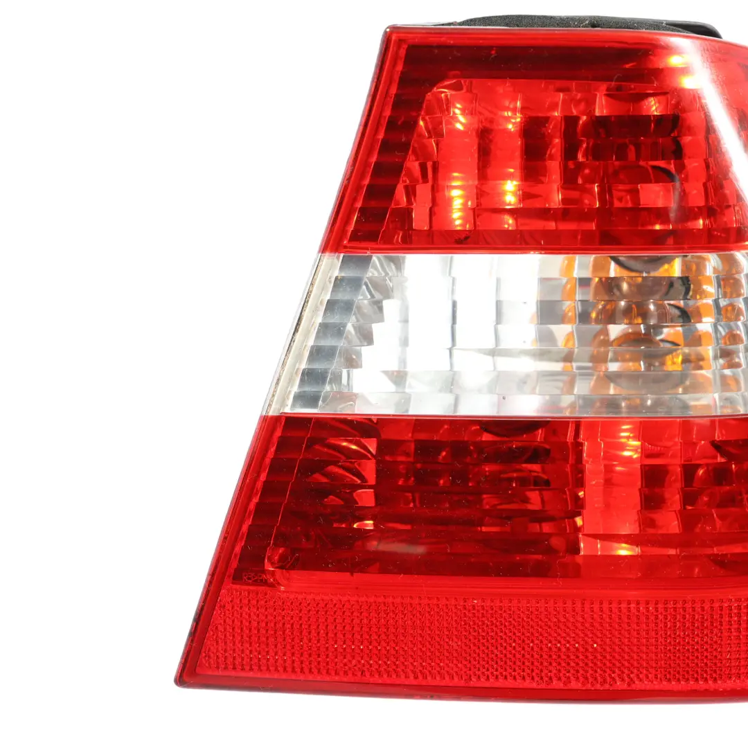Rück Leuchte Im Seiten Teil Außenblech Weiß Rechts für BMW E46 mit Teilenummer 6946536 BMW E46 Rück Leuchte Im Seiten Teil Außenblech Weiß Rechts - SKU 6910532 - Teilenummer 6946536