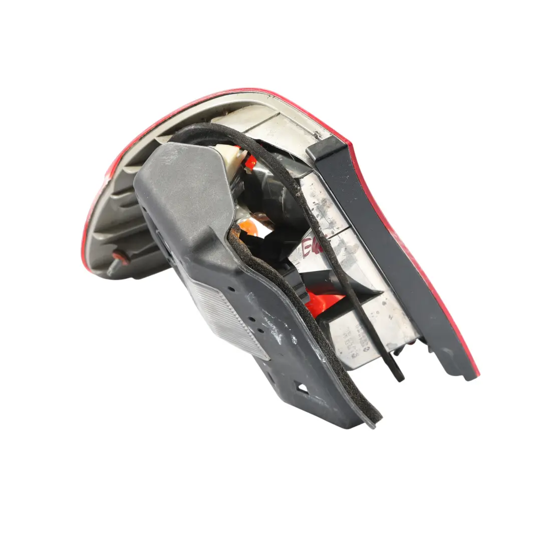 BMW E46 Rear Light In The Side Outer Panel White Right O/S - SKU 6910532 - Part number 6946536