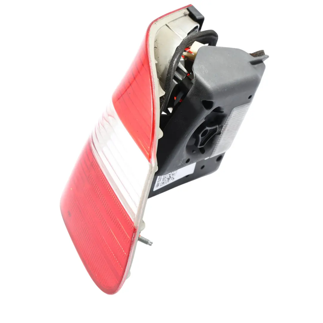 Light In The Side Outer Panel White Right O/S to BMW E46 Rear with Part number 6946536 BMW E46 Rear Light In The Side Outer Panel White Right O/S - SKU 6910532 - Part number 6946536