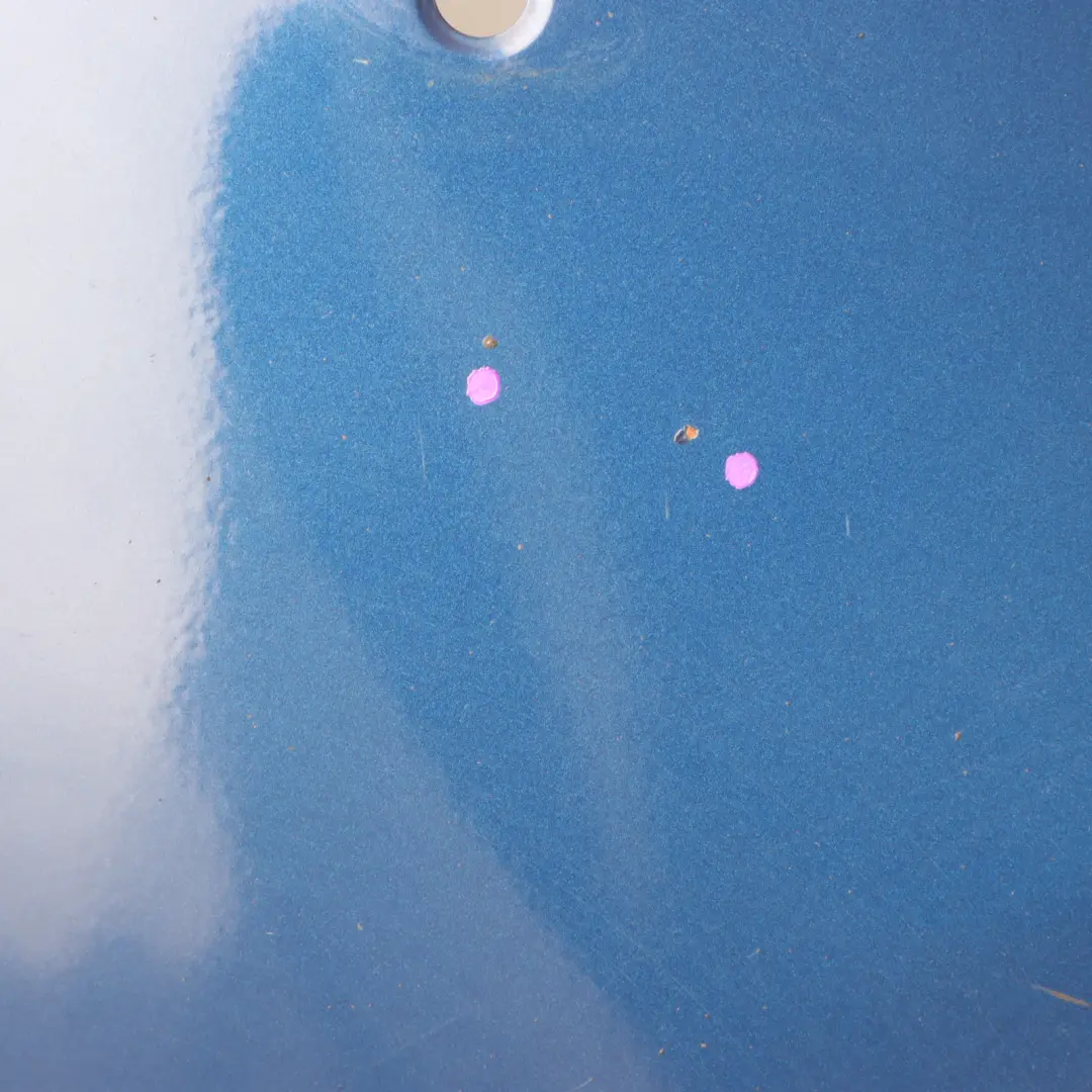 Błotnik Prawy Przód Le Mans Blau Niebieski Metalik - 381 do BMW E90 o numerze 7135680 BMW E90 Błotnik Prawy Przód Le Mans Blau Niebieski Metalik - 381 - SKU 7135680-LMB - Numer Części 7135680