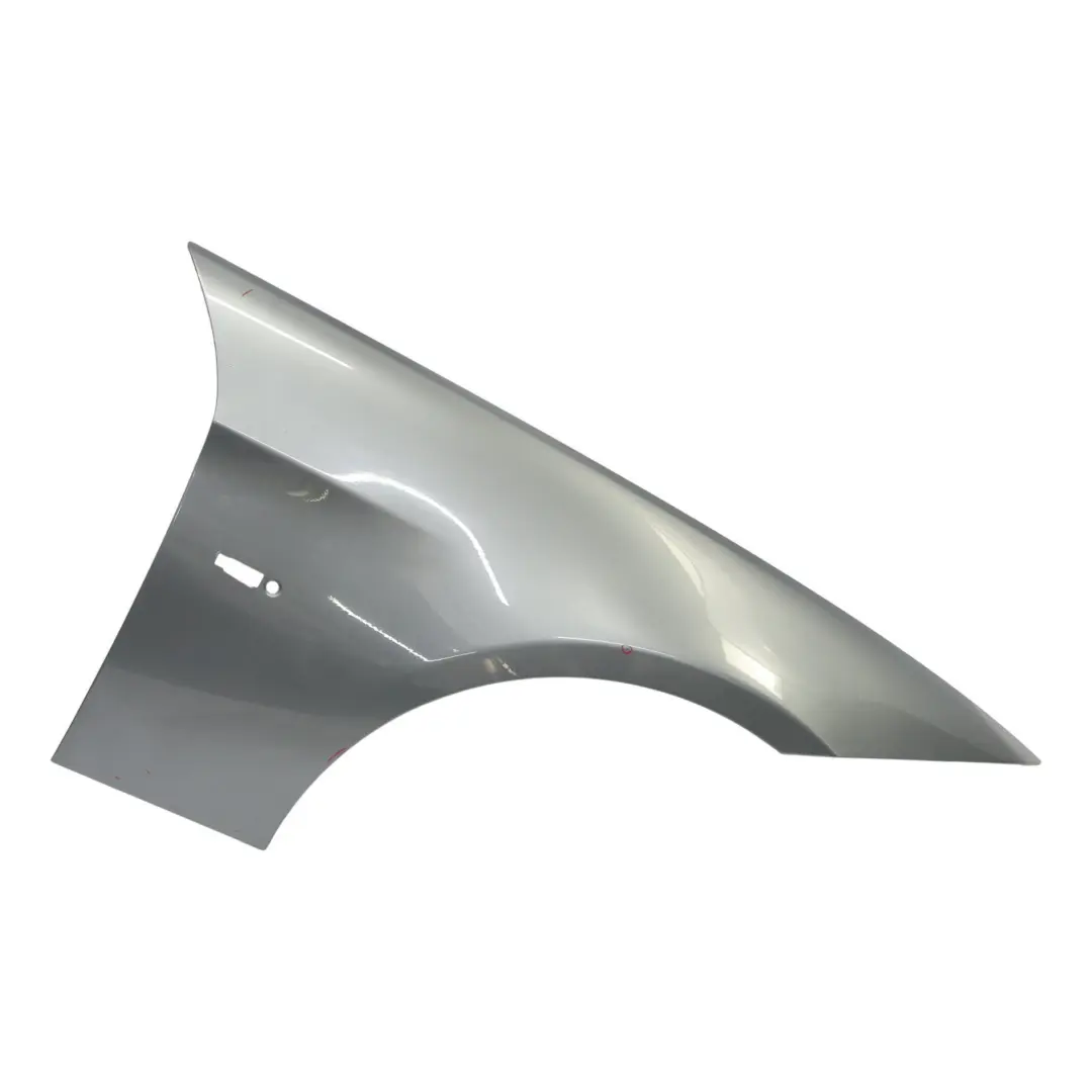 Pannello laterale parafango ala anteriore destra Spacegrau - A52 per BMW E90 E91 con numero di parte 7135680 BMW E90 E91 Pannello laterale parafango ala anteriore destra Spacegrau - A52 - SKU 7135680-SCG - Numero di parte 7135680