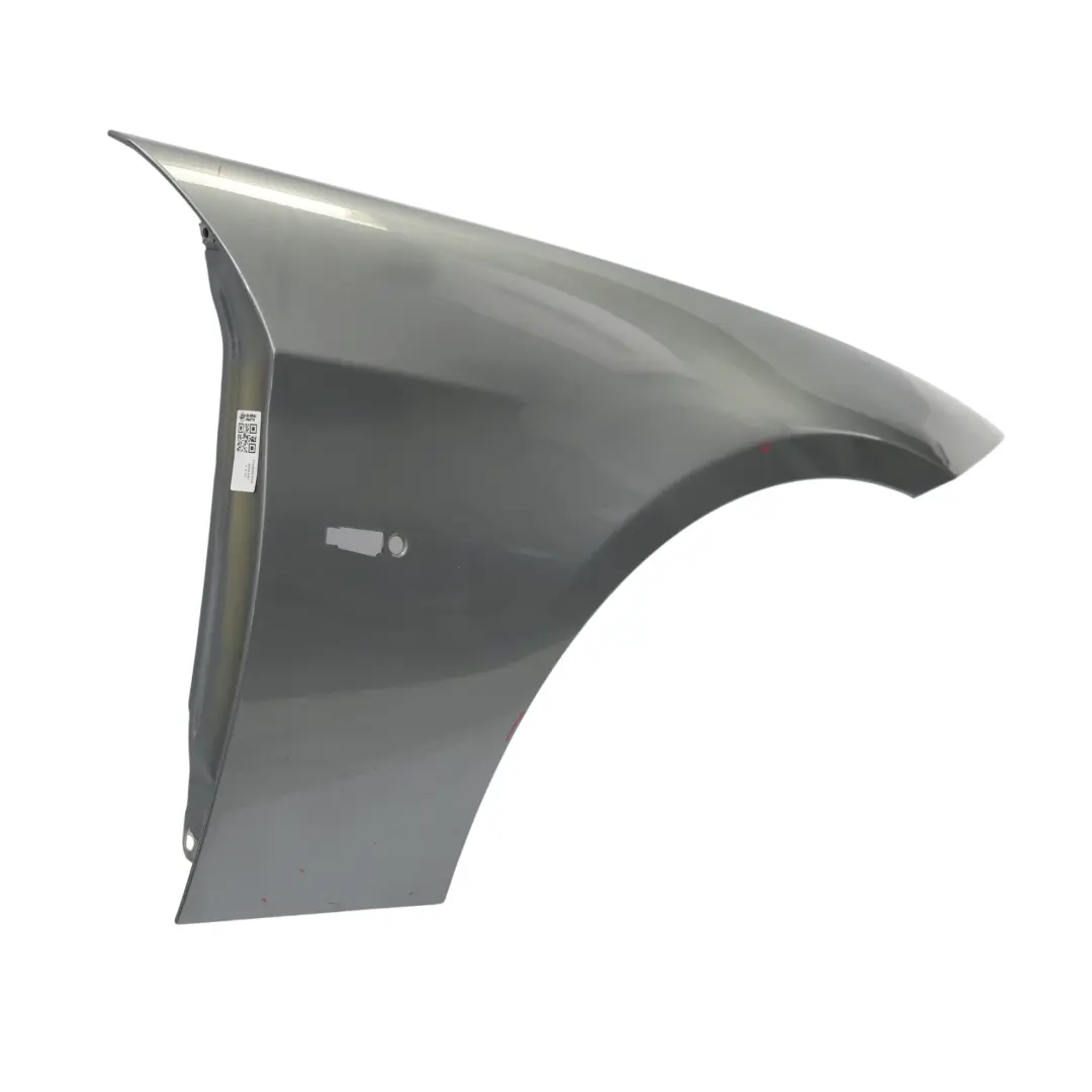 Błotnik Prawy Przedni Spacegrau Szary Metalik - A52 do BMW E90 E91 o numerze 7135680 BMW E90 E91 Błotnik Prawy Przedni Spacegrau Szary Metalik - A52 - SKU 7135680-SCG - Numer Części 7135680