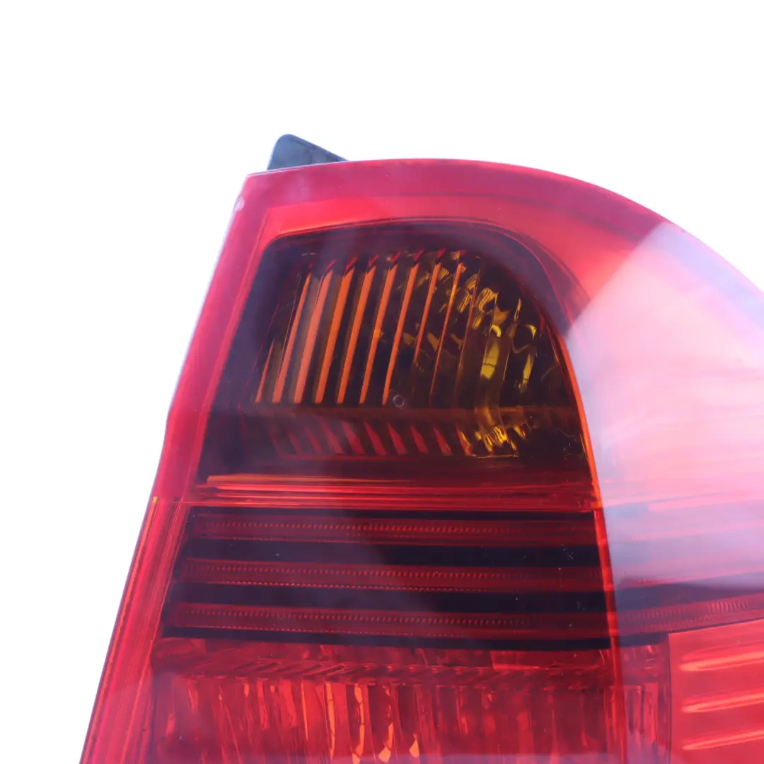 Lampa W Błotnik Prawa Prawy Tył do BMW E91 o numerze 7160062 BMW E91 Lampa W Błotnik Prawa Prawy Tył - SKU 7160062-2 - Numer Części 7160062