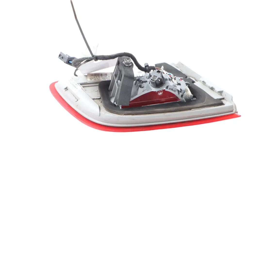 Lampa W Klape Bagażnika Tylna Prawy Tył do BMW E93 LCI o numerze 7252784 BMW E93 LCI Lampa W Klape Bagażnika Tylna Prawy Tył - SKU 7252784-1 - Numer Części 7252784