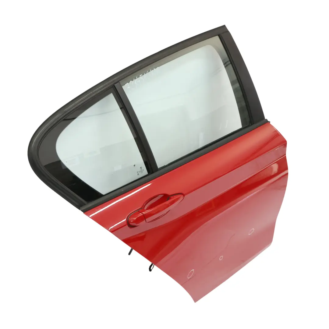 Porta posteriore destra Karmesinrot Rosso - A61 per BMW F20 con numero di parte 7284516 BMW F20 Porta posteriore destra Karmesinrot Rosso - A61 - SKU 7284516-KAR2 - Numero di parte 7284516
