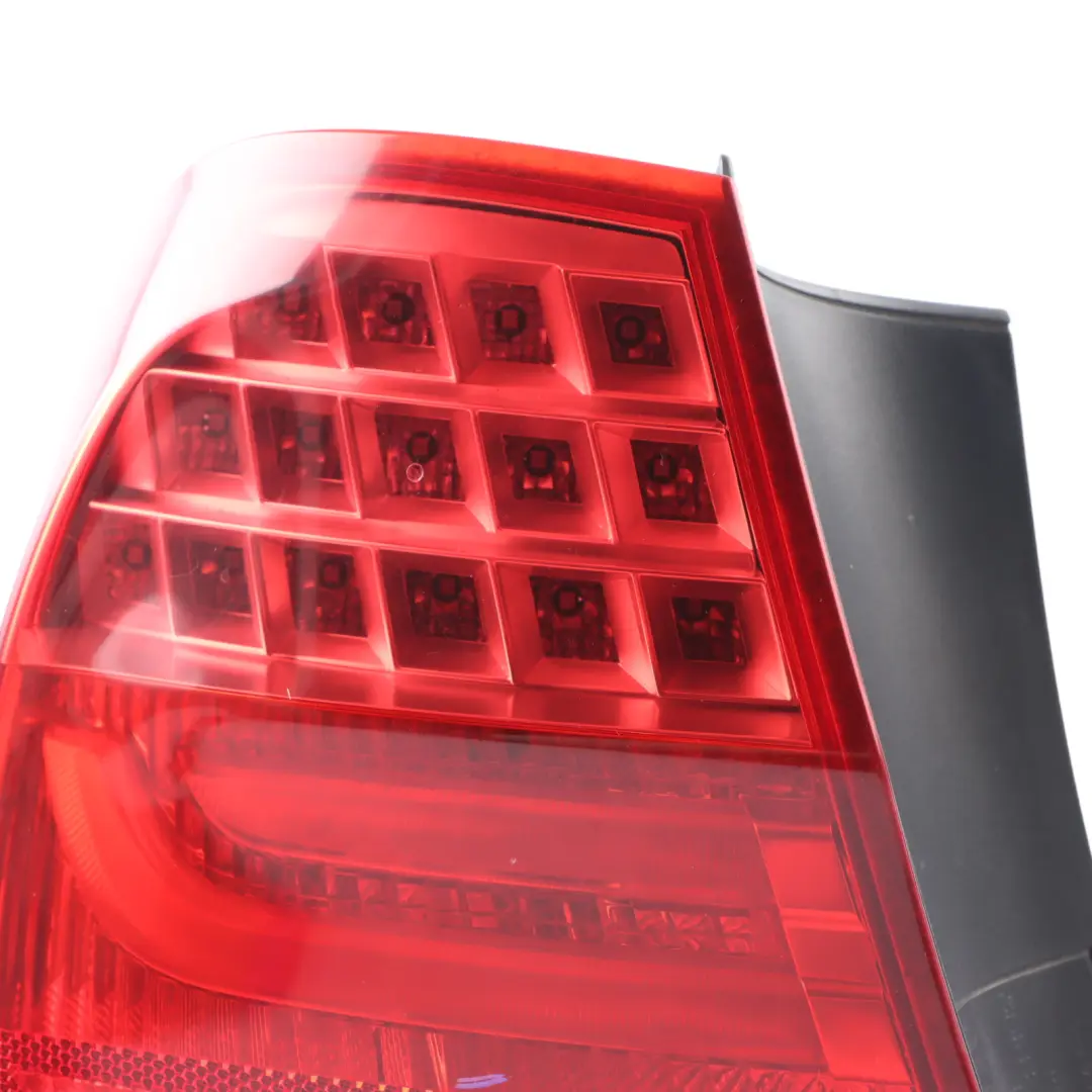 Feu Arrière BMW E90 LCI Saloon Lumière dans le Panneau Latéral Gauche pour à propos du numéro de pièce 7289425 Feu Arrière BMW E90 LCI Saloon Lumière dans le Panneau Latéral Gauche - SKU 7289425-1 - Numéro de pièce 7289425
