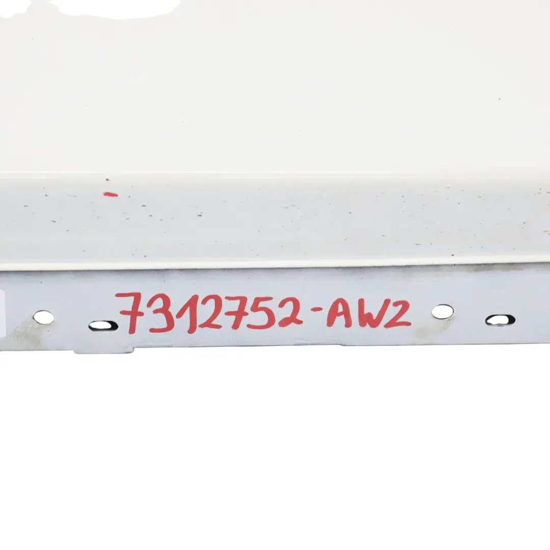 Bande de seuil latérale droite Alpinweiss Alpine White 3 - 300 pour BMW F30 F31 à propos du numéro de pièce 7312752 BMW F30 F31 Bande de seuil latérale droite Alpinweiss Alpine White 3 - 300 - SKU 7312752-AW2 - Numéro de pièce 7312752