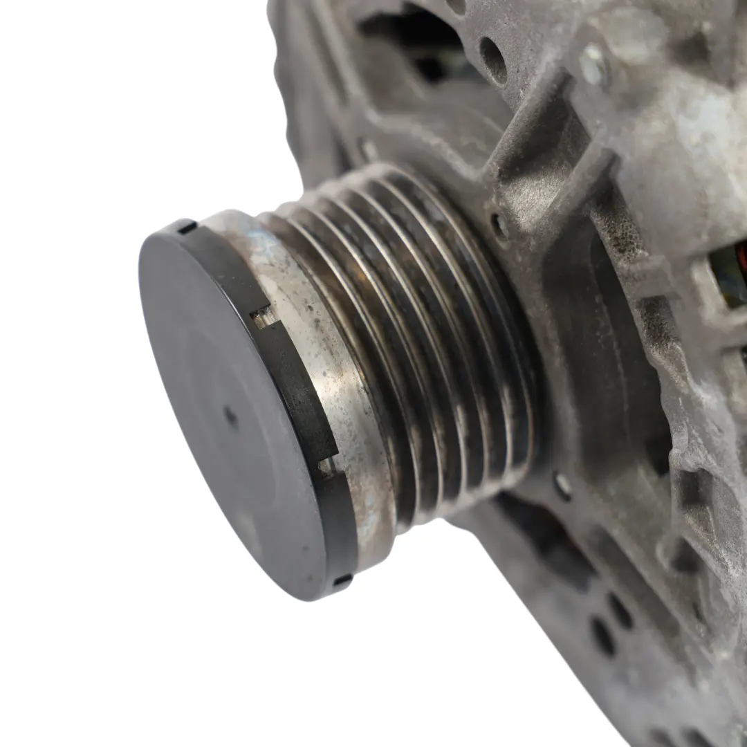 Alternator 180A do BMW E60 E81 E90 E91 Benzyna o numerze 7555926 BMW E60 E81 E90 E91 Benzyna Alternator 180A - SKU 7555926-2 - Numer Części 7555926