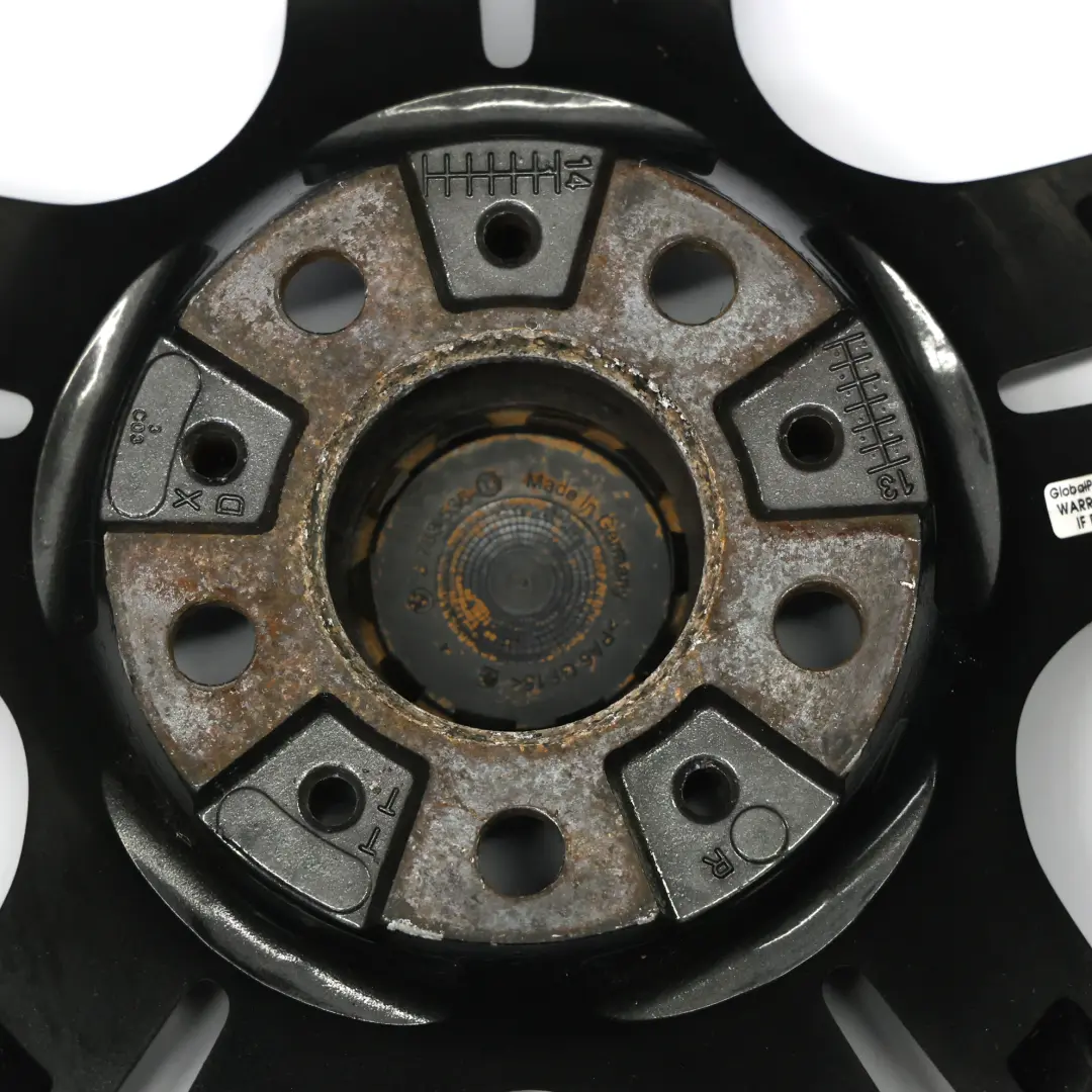 Grigio Cerchio posteriore lega M Doppie razze 351 9J 19" ET:44 per BMW F10 con numero di parte 7842653 BMW F10 Grigio Cerchio posteriore lega M Doppie razze 351 9J 19" ET:44 - SKU 7842653-9 - Numero di parte 7842653