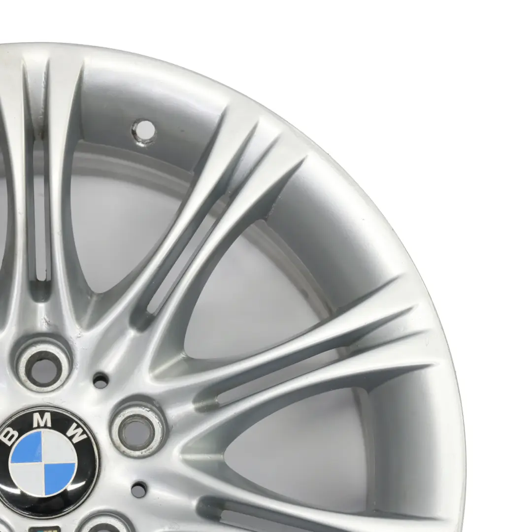 Silberne Leichtmetallfelge 18" ET:20 8J M Doppelspeiche 135 für BMW E60 E61 mit Teilenummer 8036947 BMW E60 E61 Silberne Leichtmetallfelge 18" ET:20 8J M Doppelspeiche 135 - SKU 8036947-10 - Teilenummer 8036947
