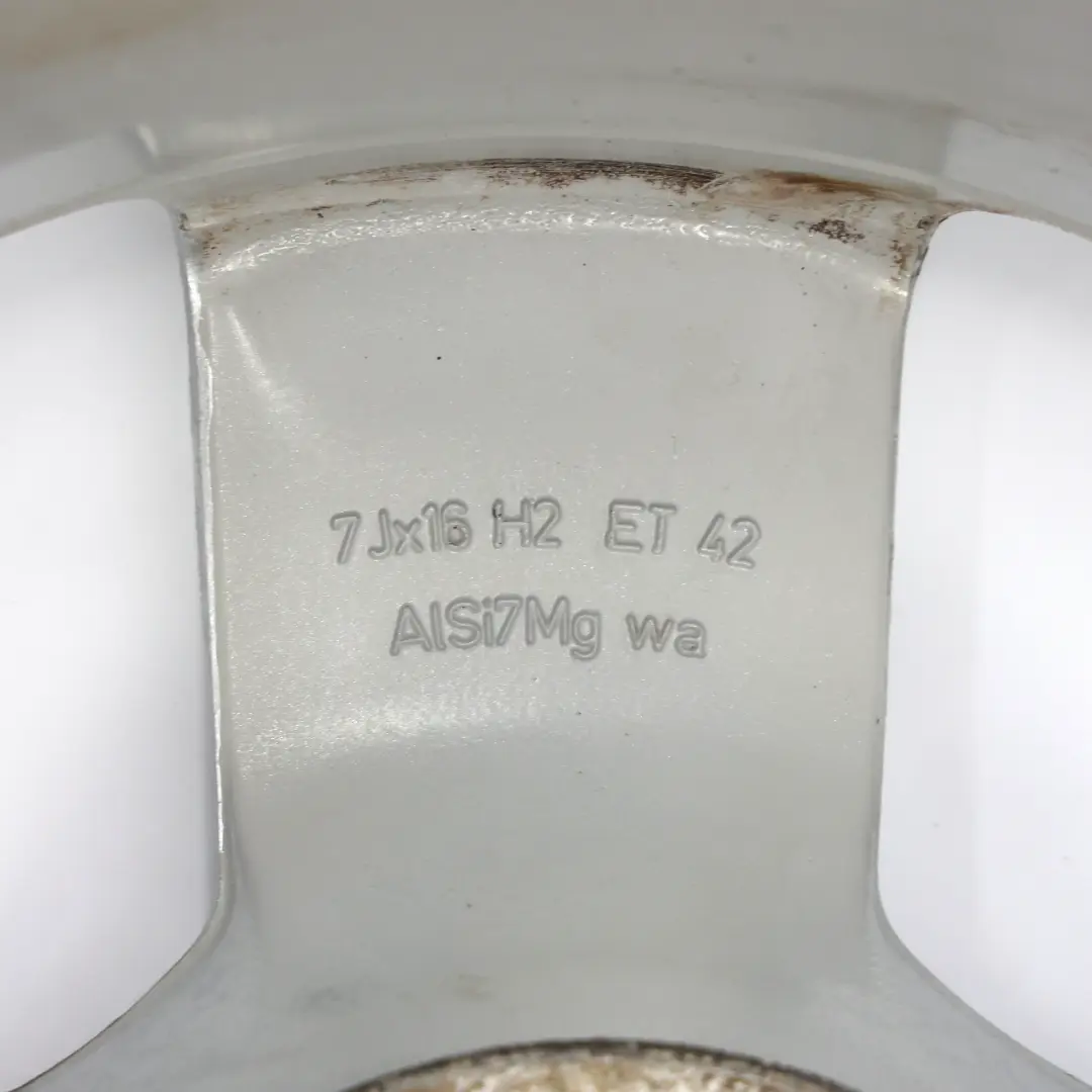 Srebrna Felga Aluminiowa 16" ET:42 7J do Audi A4 B7 8E o numerze 8E0601025B Audi A4 B7 8E Srebrna Felga Aluminiowa 16" ET:42 7J - SKU 8E0601025B-6 - Numer Części 8E0601025B