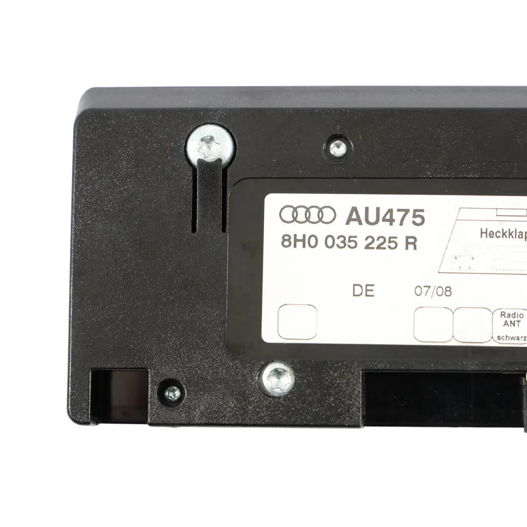 Antena Moduł Wzmacniacz Antenowy do Audi A4 B7 o numerze 8H0035225R Audi A4 B7 Antena Moduł Wzmacniacz Antenowy - SKU 8H0035225R - Numer Części 8H0035225R