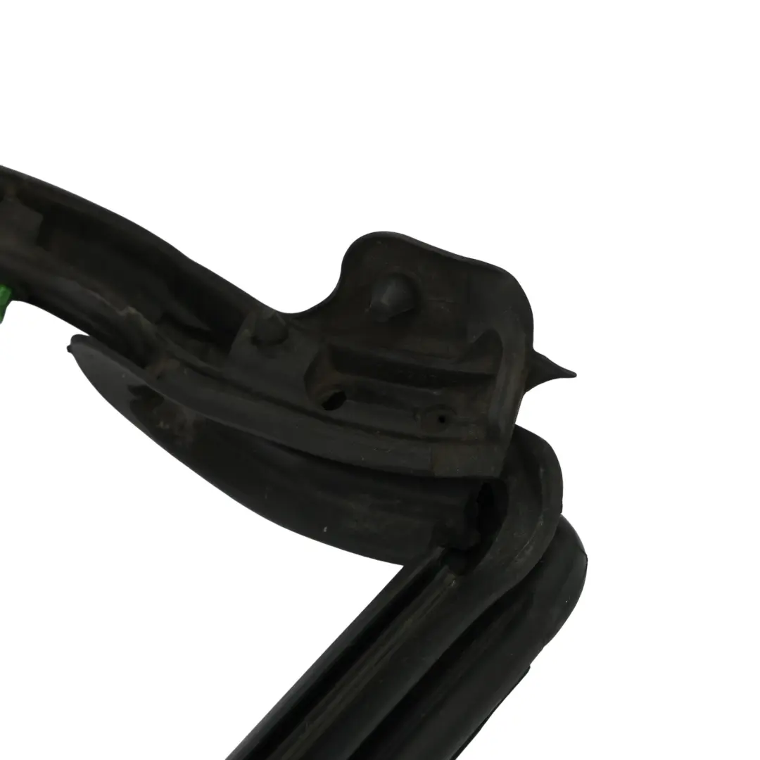 Guarnizione Porta Anteriore Destra Esterno Gomma per Audi A4 B6 Cabriolet con numero di parte 8H0837912E Audi A4 B6 Cabriolet Guarnizione Porta Anteriore Destra Esterno Gomma - SKU 8H0837912E - Numero di parte 8H0837912E