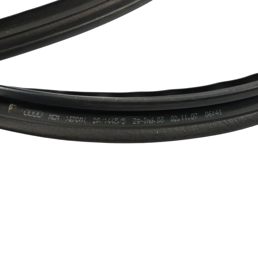 Dichtleiste Kofferraum Dichtung Heckklappe Hinten für Audi A4 B7 Cabrio mit Teilenummer 8H0845433C Audi A4 B7 Cabrio Dichtleiste Kofferraum Dichtung Heckklappe Hinten - SKU 8H0845433C - Teilenummer 8H0845433C