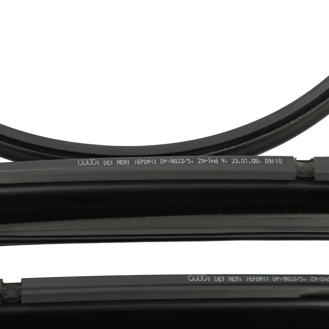 Dichtleiste Kofferraum Dichtung Heckklappe Hinten für Audi A4 B7 Cabrio mit Teilenummer 8H0845433C Audi A4 B7 Cabrio Dichtleiste Kofferraum Dichtung Heckklappe Hinten - SKU 8H0845433C - Teilenummer 8H0845433C