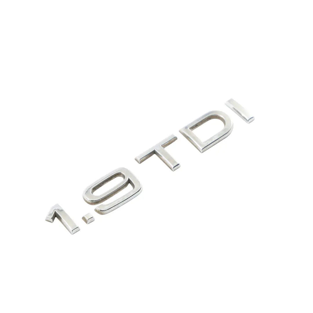 Emblema Distintivo Bagagliaio Scritta Cromata per Audi A3 8P 1.9 TDI con numero di parte 8H0853743D Audi A3 8P 1.9 TDI Emblema Distintivo Bagagliaio Scritta Cromata - SKU 8H0853743D - Numero di parte 8H0853743D